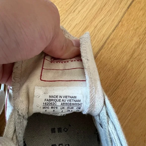 Converse Low Top, Retro Off White, Size 6 - Picture 5 of 6